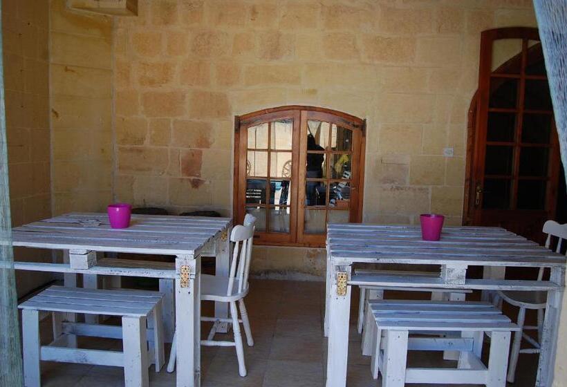 تختخواب و صبحانه Mood Farmhouse Mythology