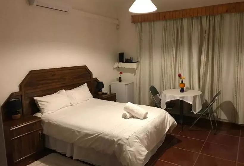 تختخواب و صبحانه Yoieli Guest House