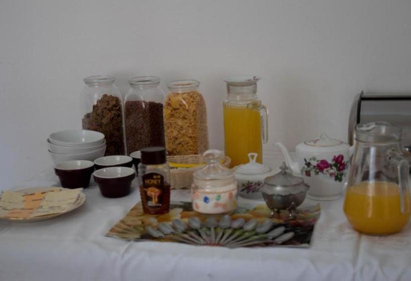 تختخواب و صبحانه Yoieli Guest House