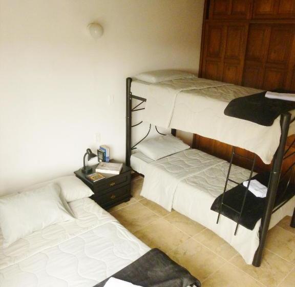 هتل Hostal Café Casa Caturro