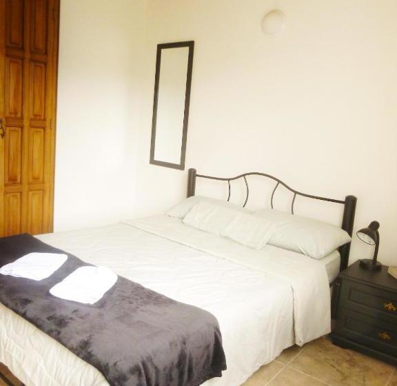 هتل Hostal Café Casa Caturro