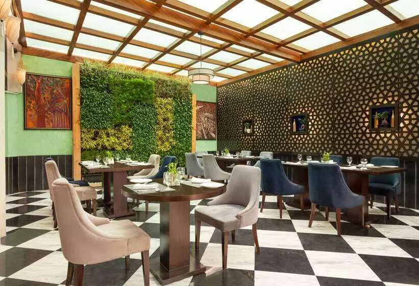 ホテル Ramada By Wyndham Dehradun Chakrata Road