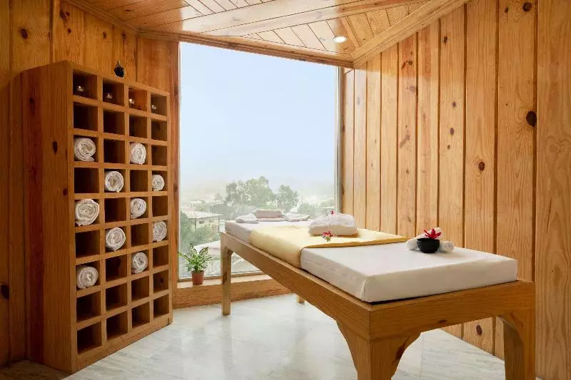 ホテル Ramada By Wyndham Dehradun Chakrata Road
