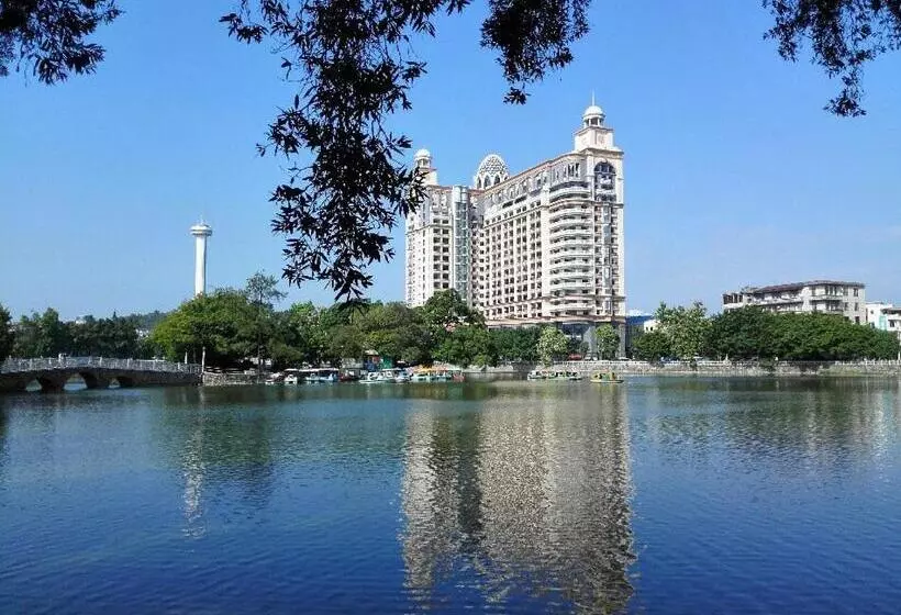 Hotelli Taishan Bojue