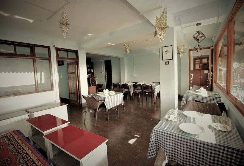 Hotel The Griffon's Nest