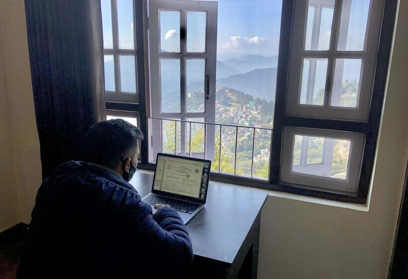 Hotel The Griffon's Nest