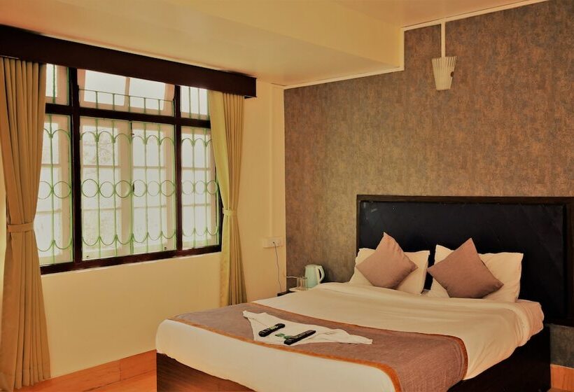 Hotel The Griffon's Nest