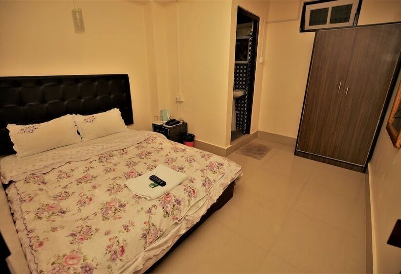 Hotel The Griffon's Nest