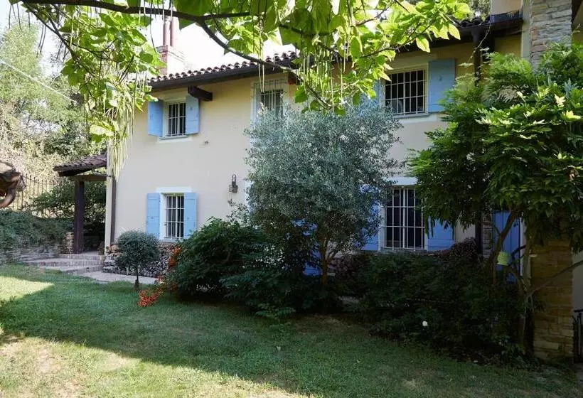 Aamiaismajoitus (B&B) Alle Rive Bed'n'books Apt