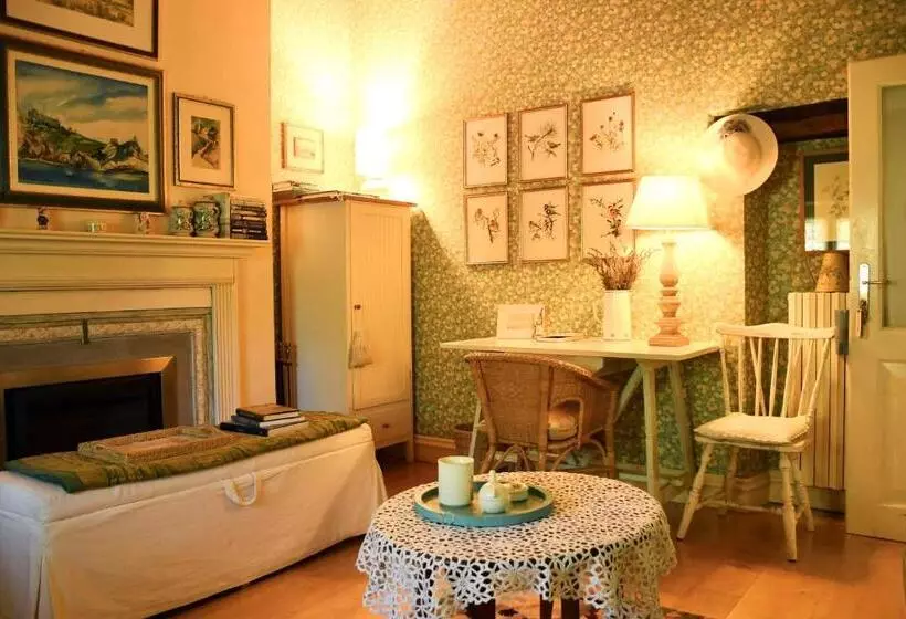 Aamiaismajoitus (B&B) Alle Rive Bed'n'books Apt