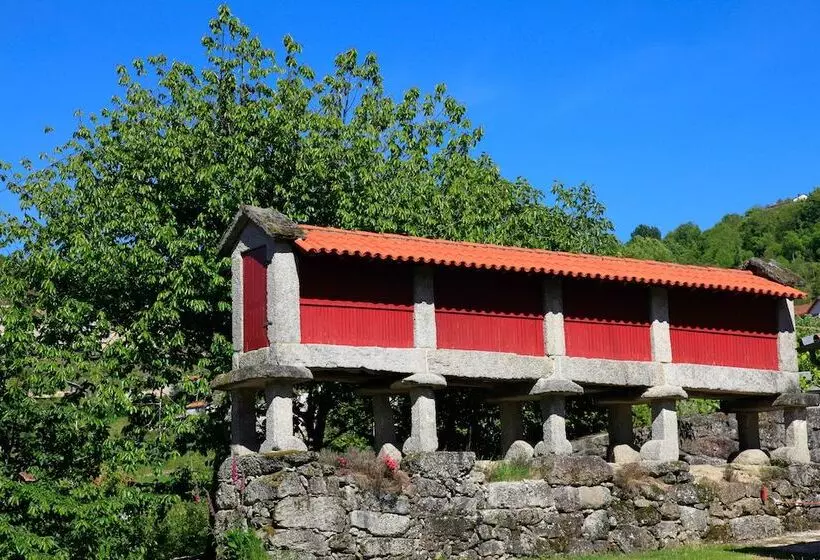 ホテル Aldeia Turística De Louredo