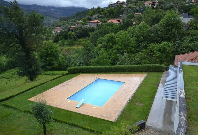 ホテル Aldeia Turística De Louredo
