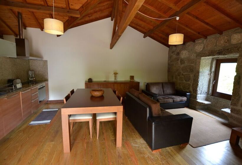 ホテル Aldeia Turística De Louredo