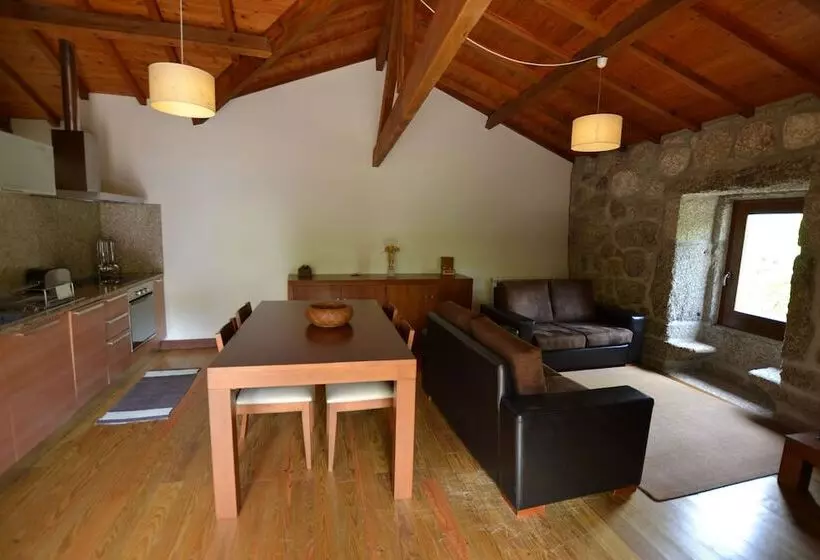 ホテル Aldeia Turística De Louredo