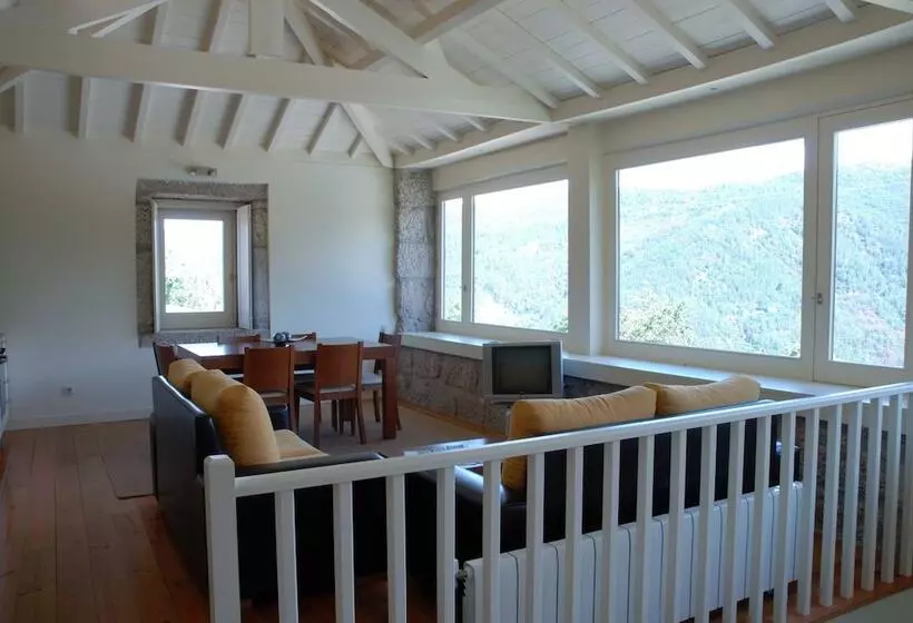 ホテル Aldeia Turística De Louredo