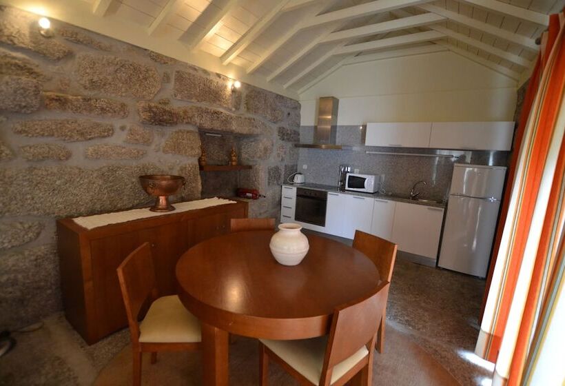 ホテル Aldeia Turística De Louredo