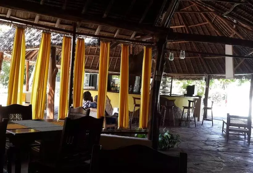 هتل Makuti Villas Resort