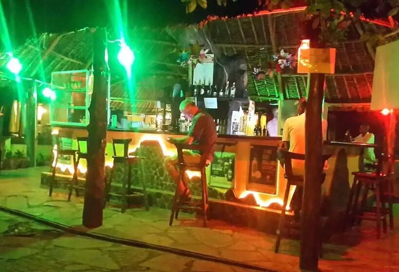 هتل Makuti Villas Resort
