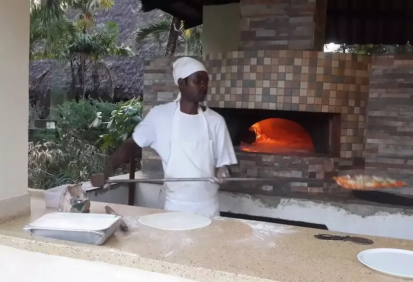 هتل Makuti Villas Resort