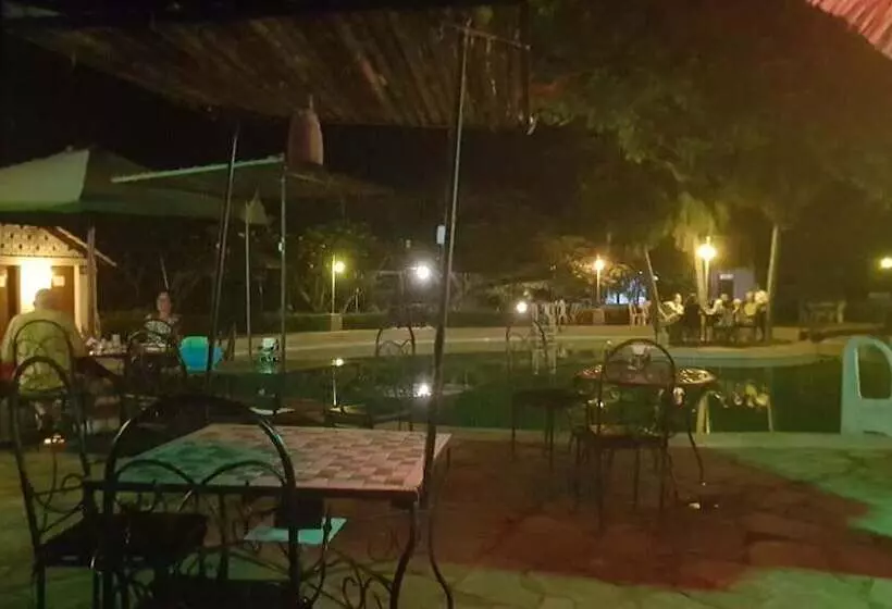 هتل Makuti Villas Resort
