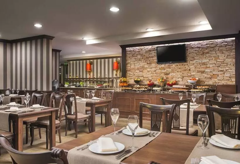 Royal Park Hotel & Apartments