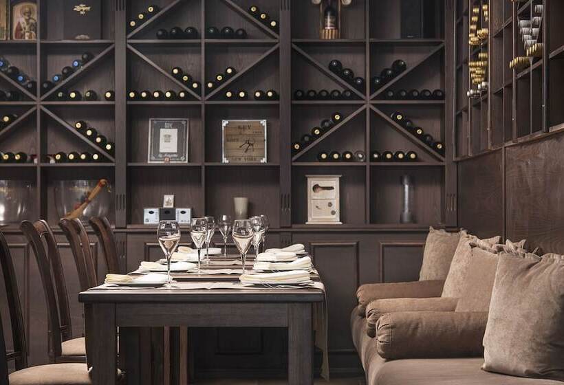 Royal Park Hotel & Apartments