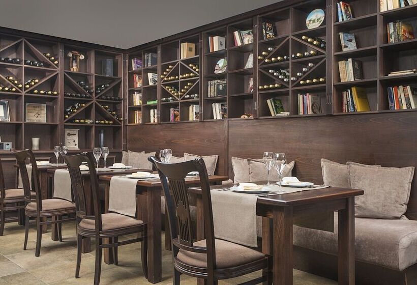 Royal Park Hotel & Apartments