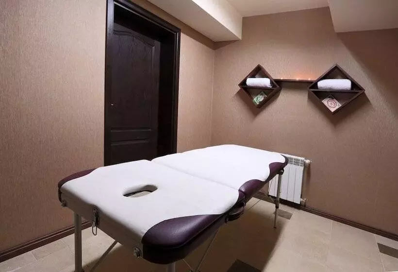 Royal Park Hotel & Apartments