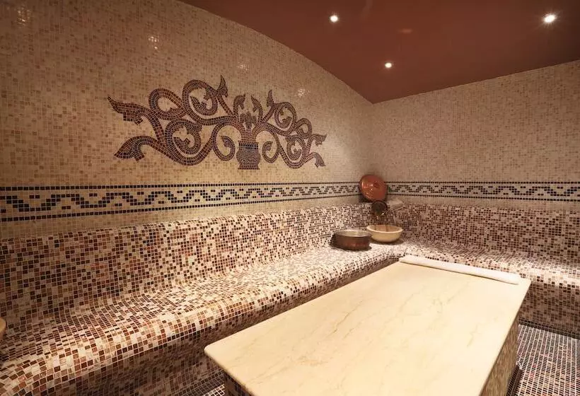 Royal Park Hotel & Apartments