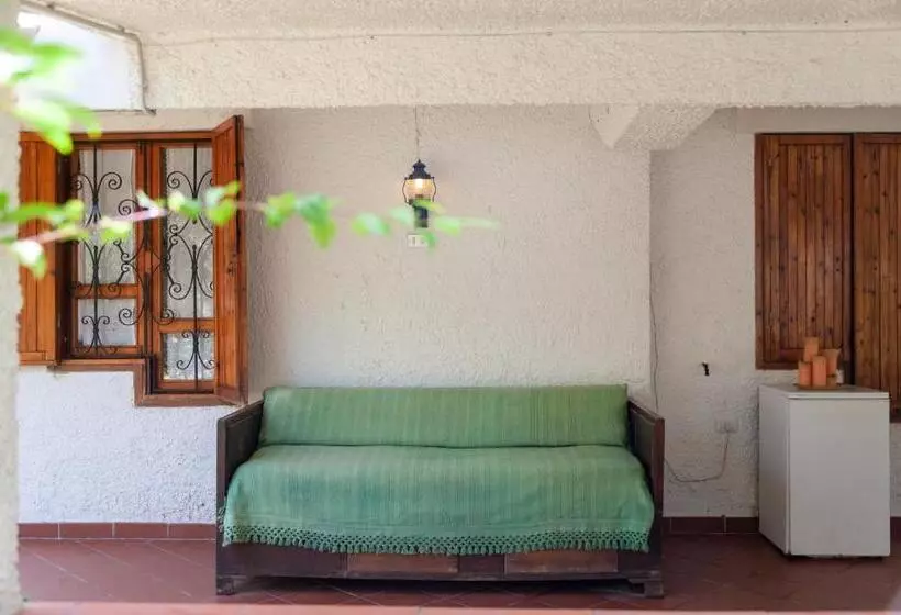 Aamiaismajoitus (B&B) Guest House Villa Verde   Short Term Room Rentals