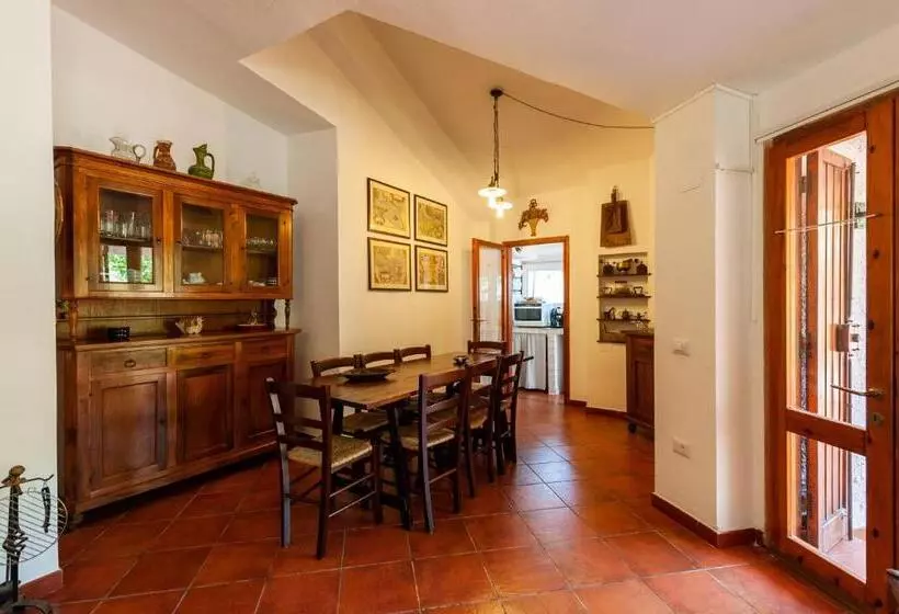 Aamiaismajoitus (B&B) Guest House Villa Verde   Short Term Room Rentals