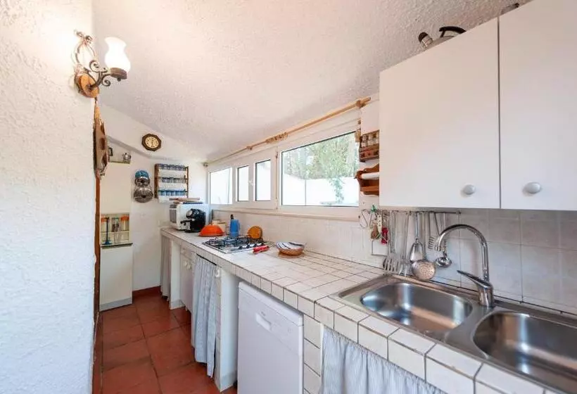 Aamiaismajoitus (B&B) Guest House Villa Verde   Short Term Room Rentals