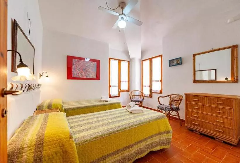 Aamiaismajoitus (B&B) Guest House Villa Verde   Short Term Room Rentals