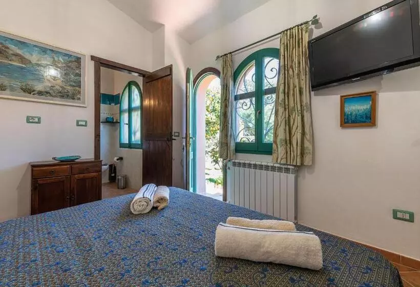 Aamiaismajoitus (B&B) Guest House Villa Verde   Short Term Room Rentals