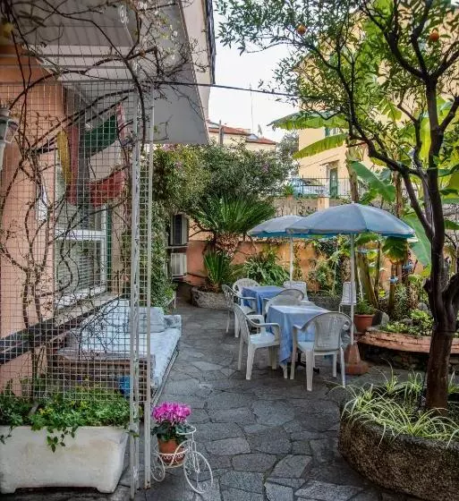 هتل Albergo La Marinella