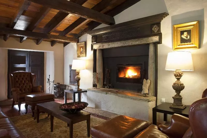 هتل Convento De São Saturnino