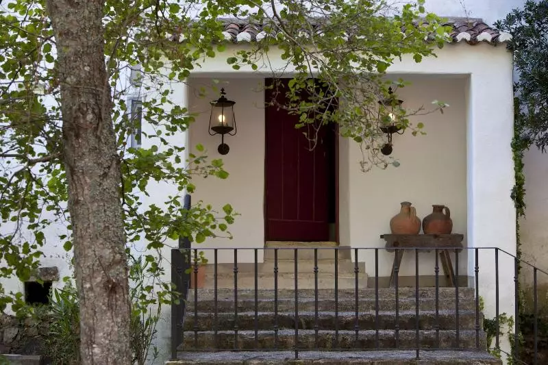 هتل Convento De São Saturnino