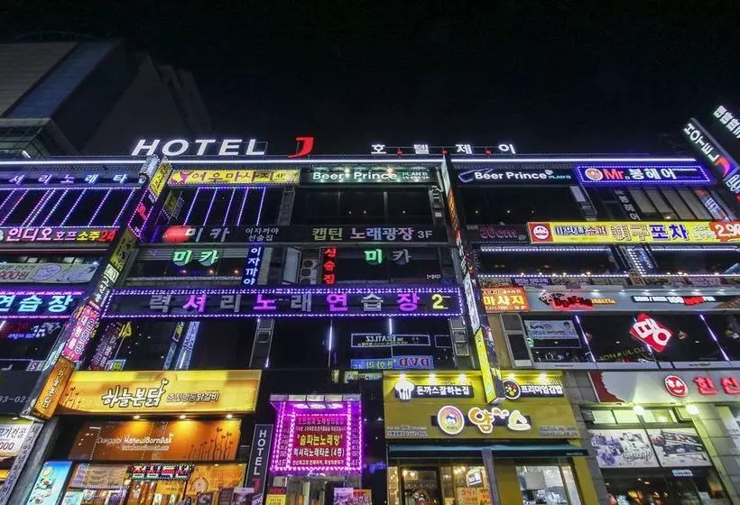 Hotel J