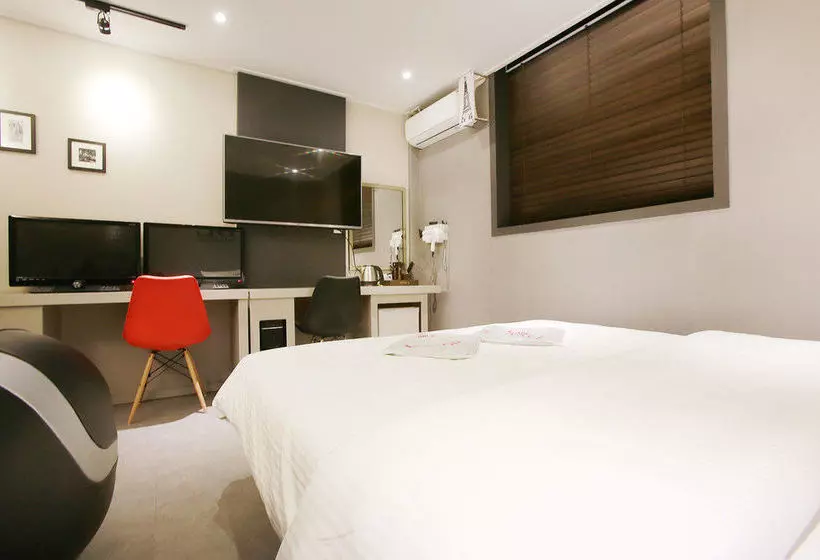 Hotel J