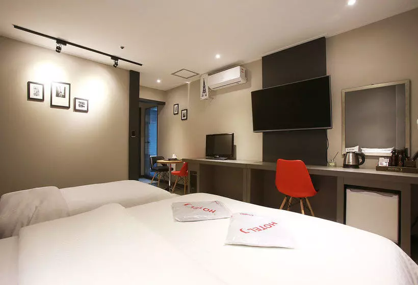 Hotel J