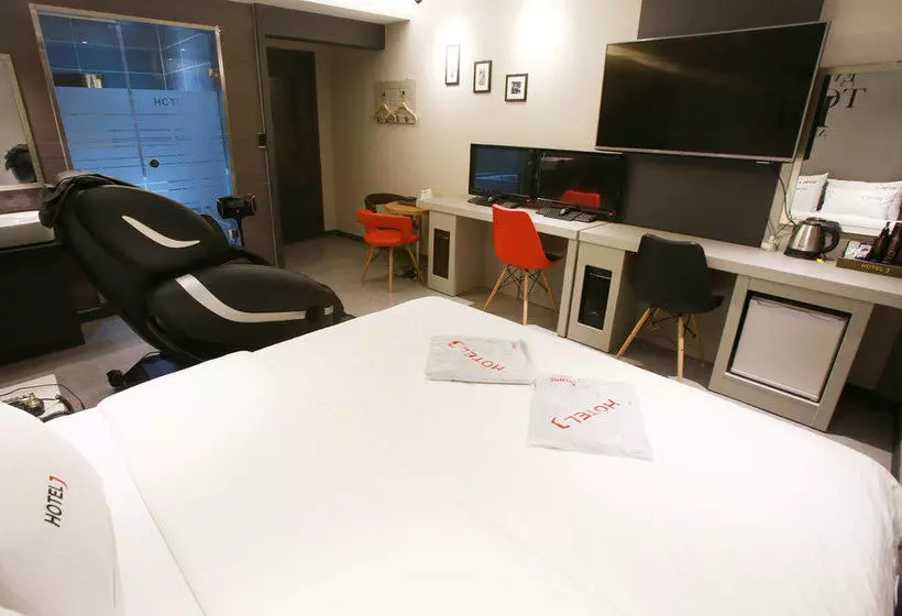 Hotel J
