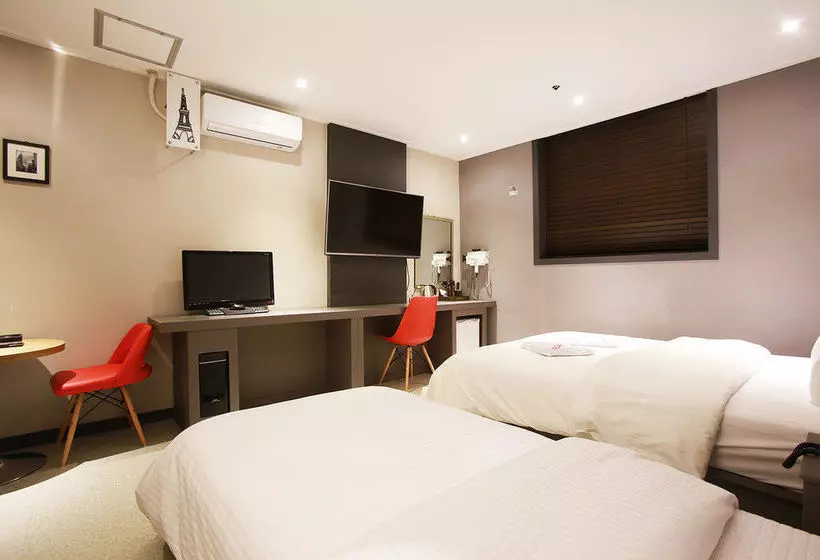Hotel J