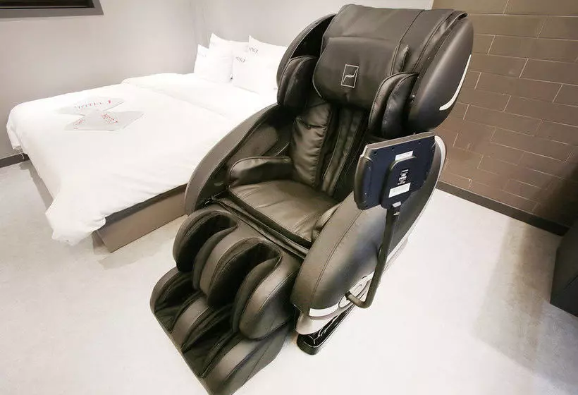 Hotel J