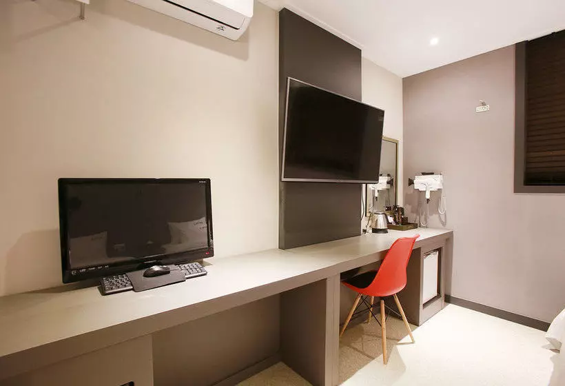 Hotel J