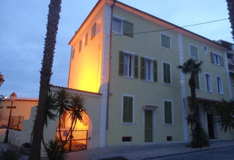 هتل L Ilot Fleuri