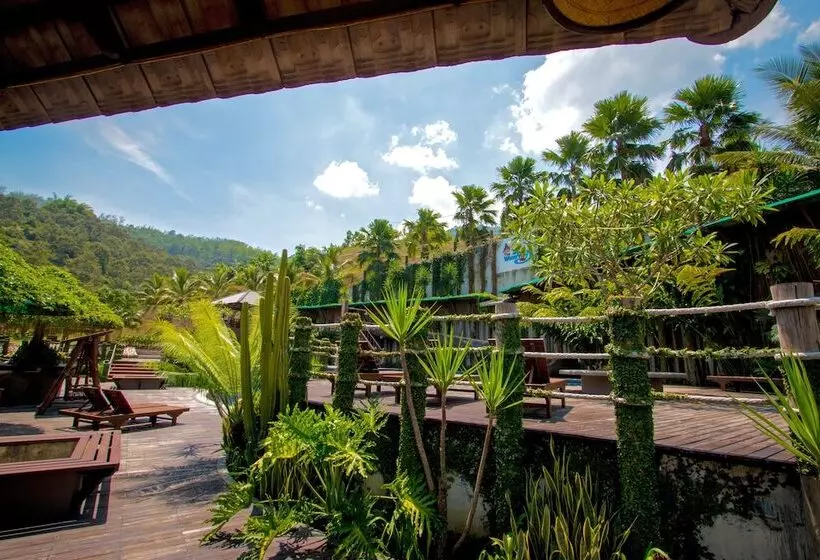 Hotelli The Waterway Villa