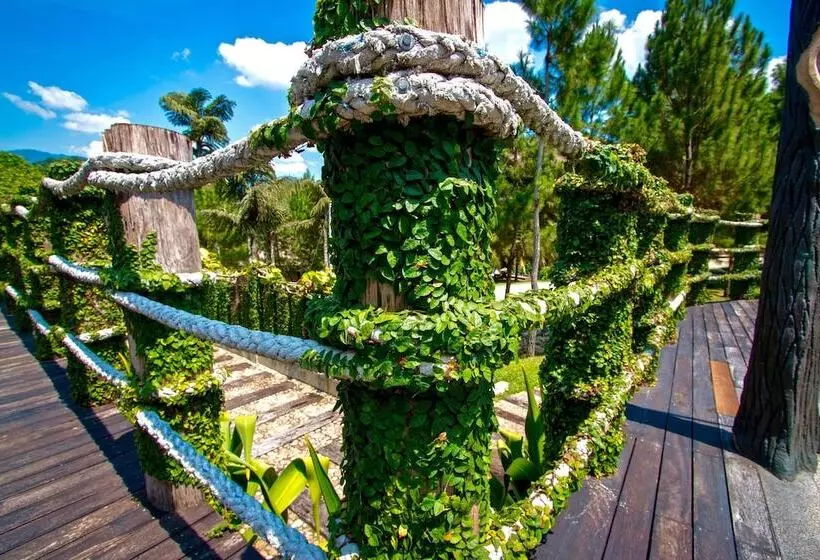 Hotelli The Waterway Villa