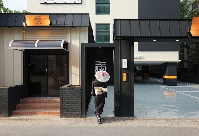 Mitasuya Ryokan Hotel Gumi By Aank