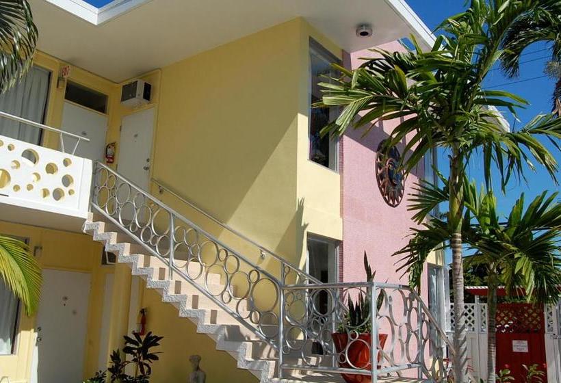 Alcazar Resort- Gay Mens Resort