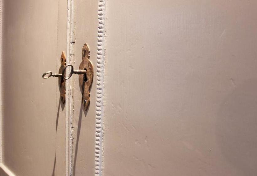 Amsterdam Canal Suites